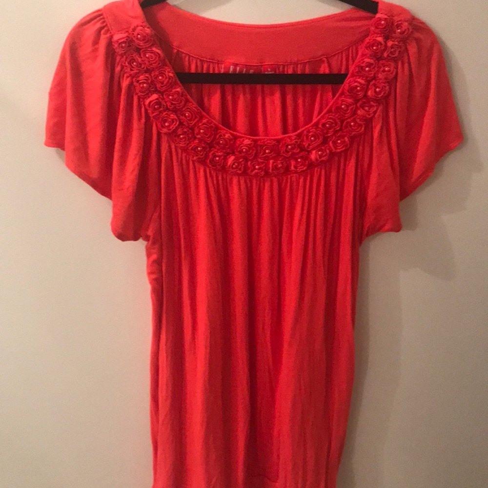 Top size large flower detail
